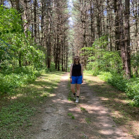 Meet your Posher, Caitlin - Picture 3 of 3